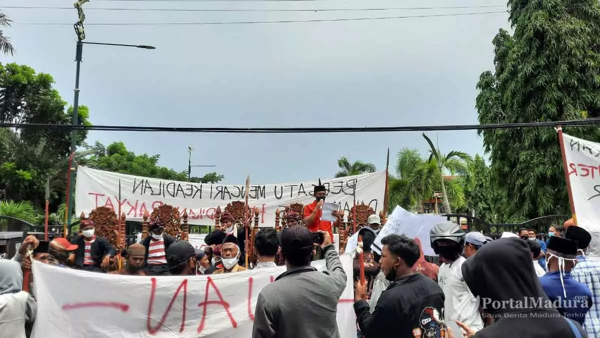 Massa ARM Kembali Demo di Kantor Bupati Sumenep
