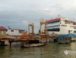 Potensi Gelombang Tinggi, Pelayaran Antar Pulau di Sumenep Ditangguhkan