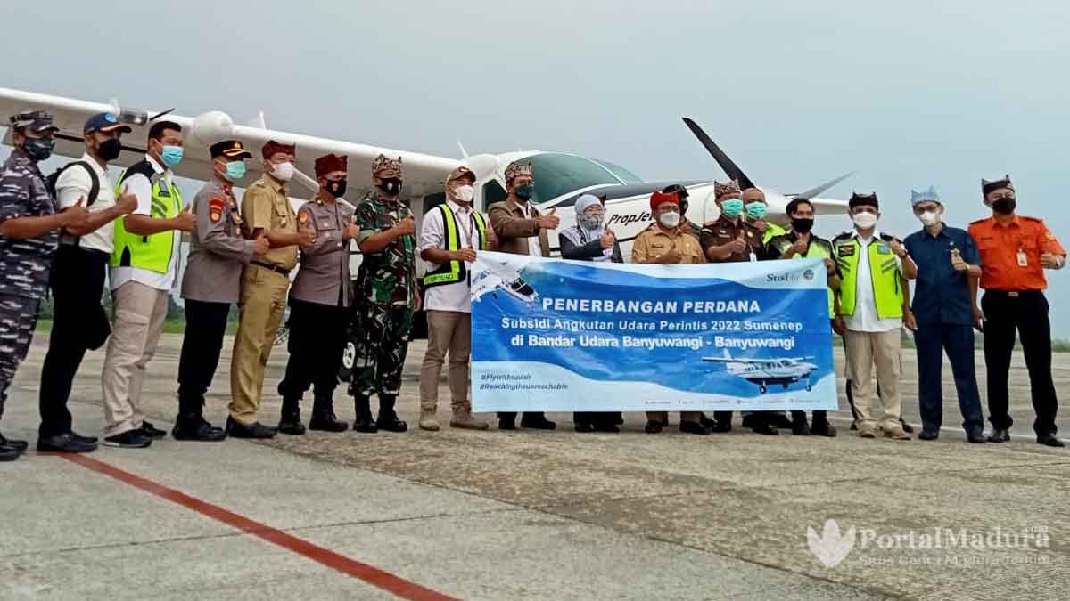 Resmi Dibuka, Forkopimda Jajal Penerbangan Perdana Sumenep-Banyuwangi