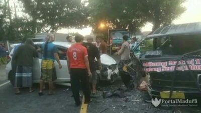 Tabrakan Adu Depan, Honda Jazz vs Mitsubhisi L 300 di Sampang