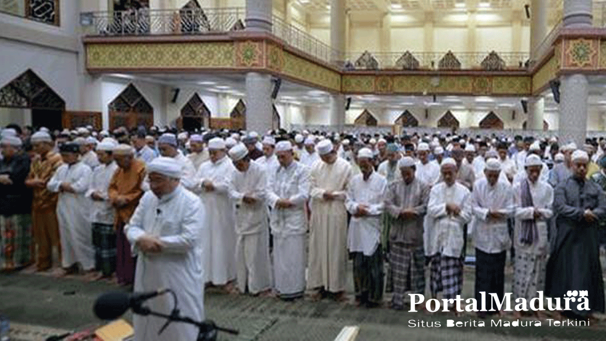 Lakukan Salat Berjamaah di Masjid, Ini 4 Keutamaannya
