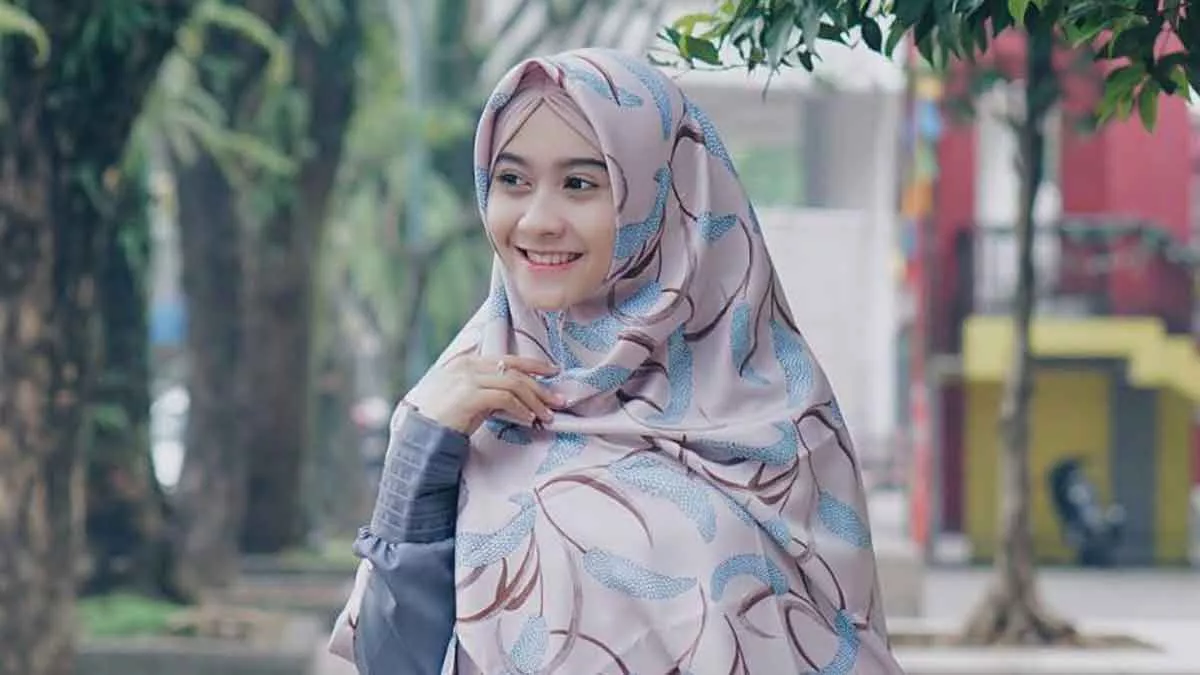 7 Cara Mudah Rambut Wangi Meski Berhijab