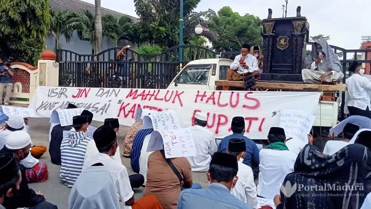 ARM Rukiah Kantor Bupati Sumenep, “Usir Jin dan Makhluk Halus” Pakai Daun Bidara