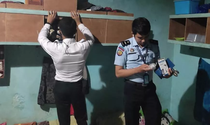 Pisau dan HP, Hasil Razia Kamar Napi Rutan Klas II B Sampang