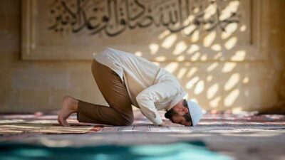 Begini-Niat-Salat-Jamak-Qasar-Lengkap-dengan-Artinya
