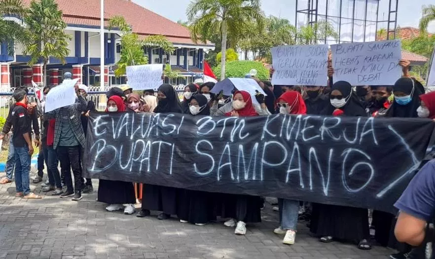 Demo Pemkab, Wabup Sampang Ajak Mahasiswa Duduk Bareng