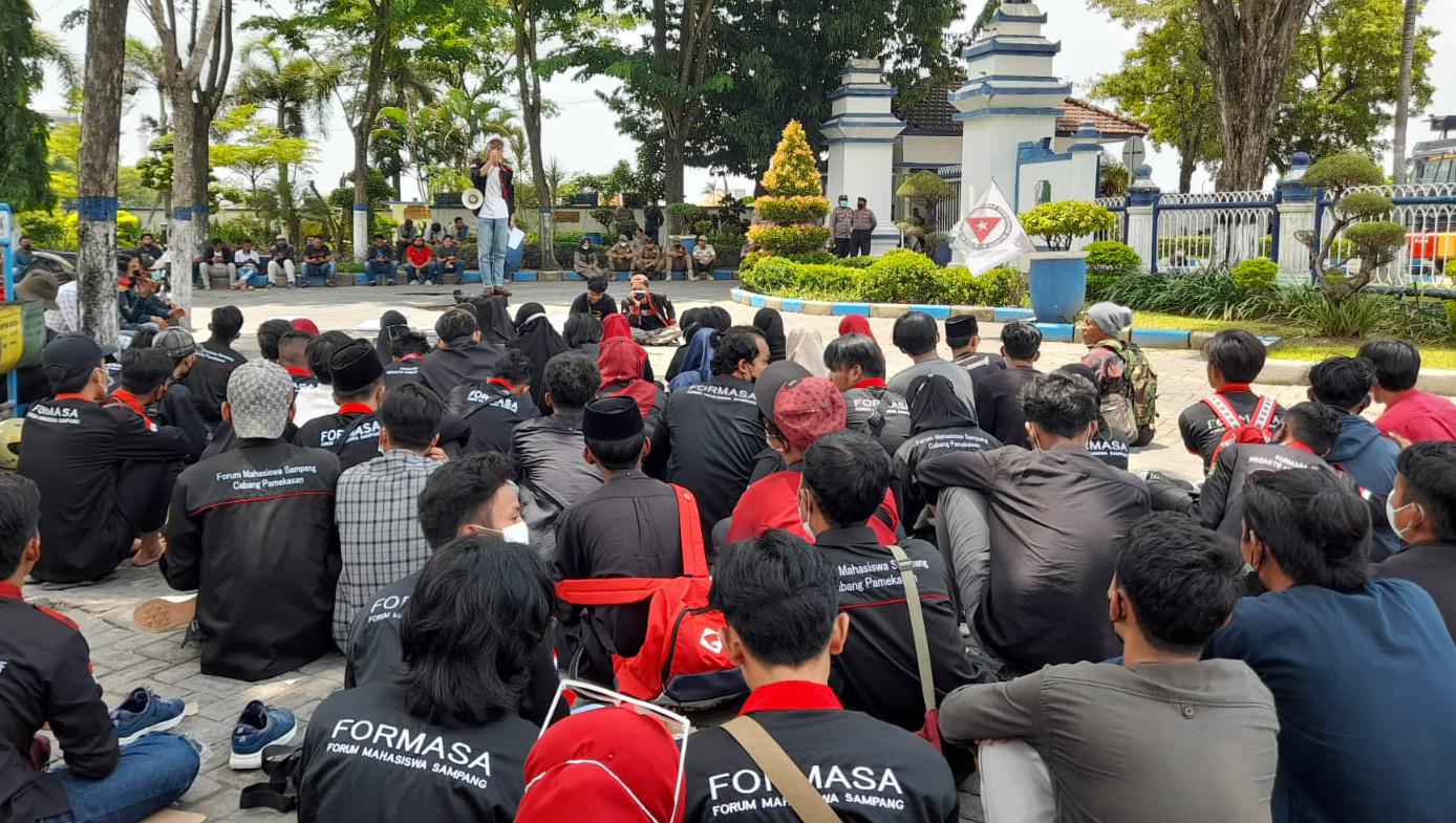 Evaluasi Kinerja 3 Tahun, Mahasiswa Demo Pemkab Sampang