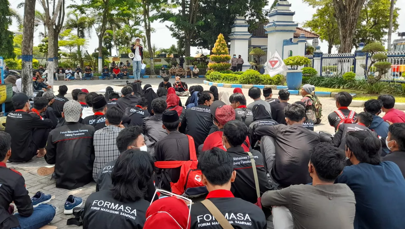 Evaluasi Kinerja 3 Tahun, Mahasiswa Demo Pemkab Sampang