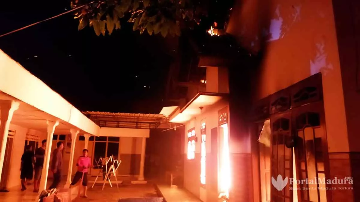Kebakaran Landa Dua Rumah Warga Sampang