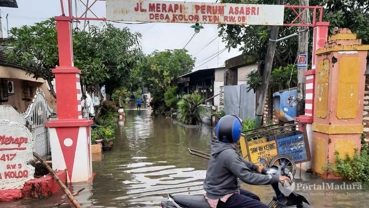Foto- Air Genangi Perumahan Asabri Sumenep - Portalmadura.com FOTO- Air Genangi Perumahan Asabri Sumenep