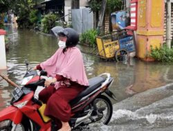 FOTO- Air Genangi Perumahan Asabri Sumenep