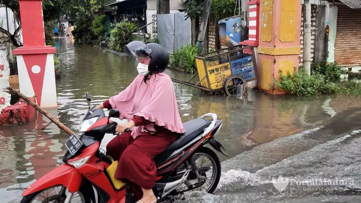 FOTO- Air Genangi Perumahan Asabri Sumenep