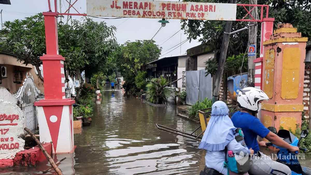 FOTO- Air Genangi Perumahan Asabri Sumenep
