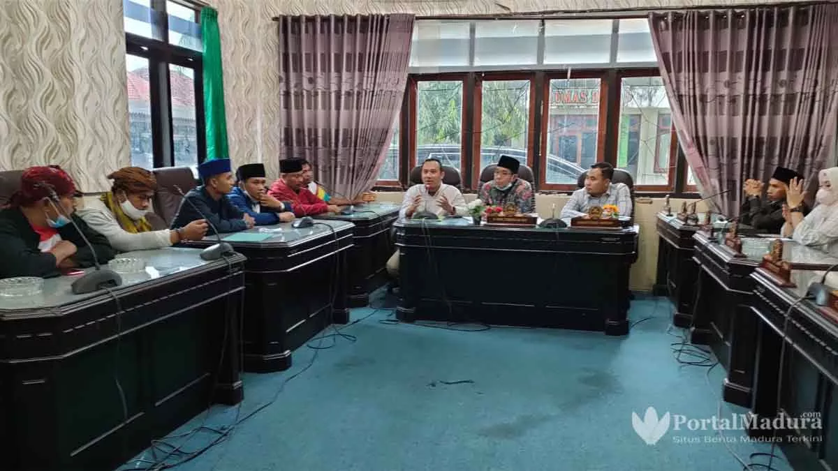 Perwakilan Pendemo Usir HCML Diterima di Ruang Komisi II DPRD Sumenep