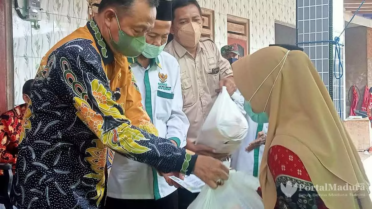 Bupati Sumenep Salurkan Bantuan Sembako Bagi Warga Terdampak Banjir