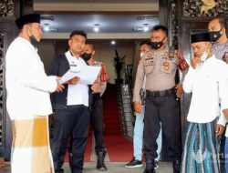 3 Warga Datangi Pemkab, Bawa Segepok Janji Politik Bupati-Wabup Sumenep