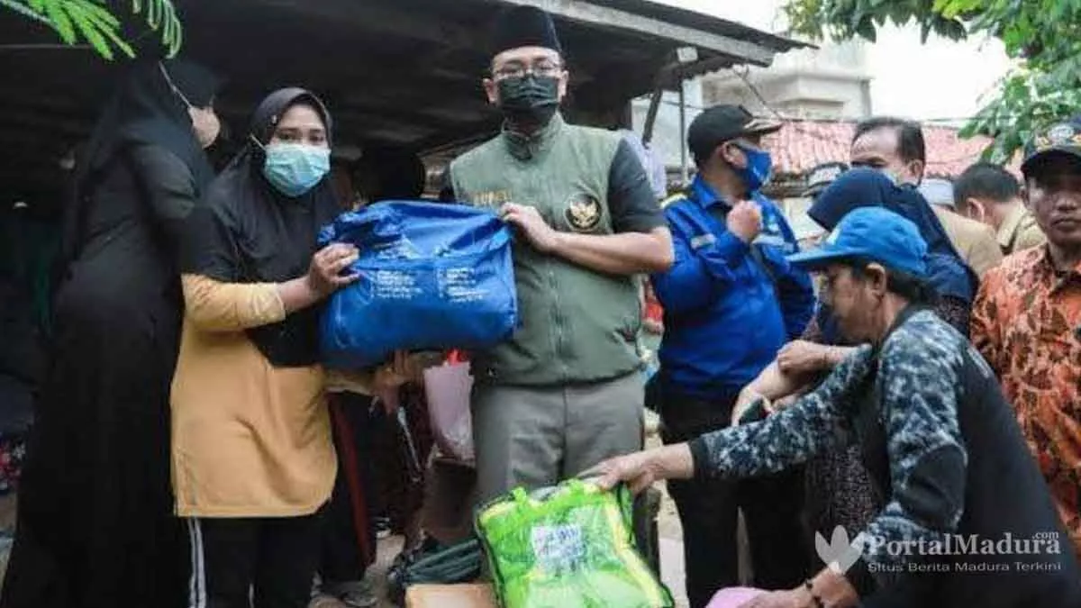 Bupati Pamekasan Blusukan ke Rumah Warga Terdampak Banjir