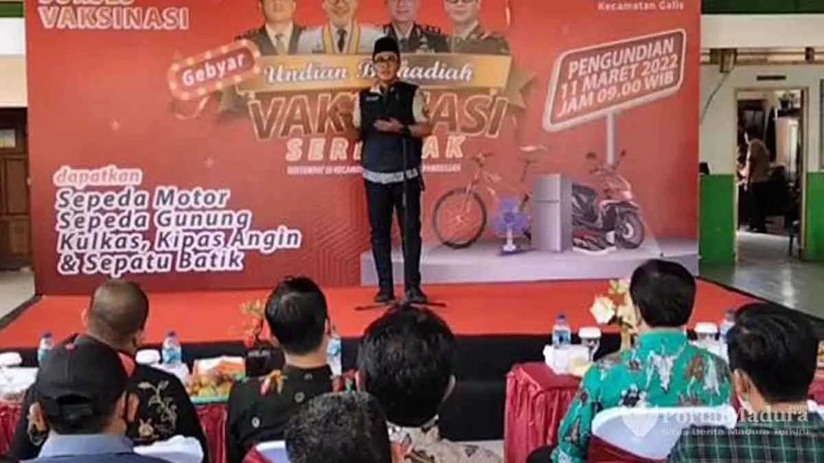 Bupati Pamekasan Serahkan Hadiah Motor Bagi Pemenang Undian Vaksinasi Covid-19