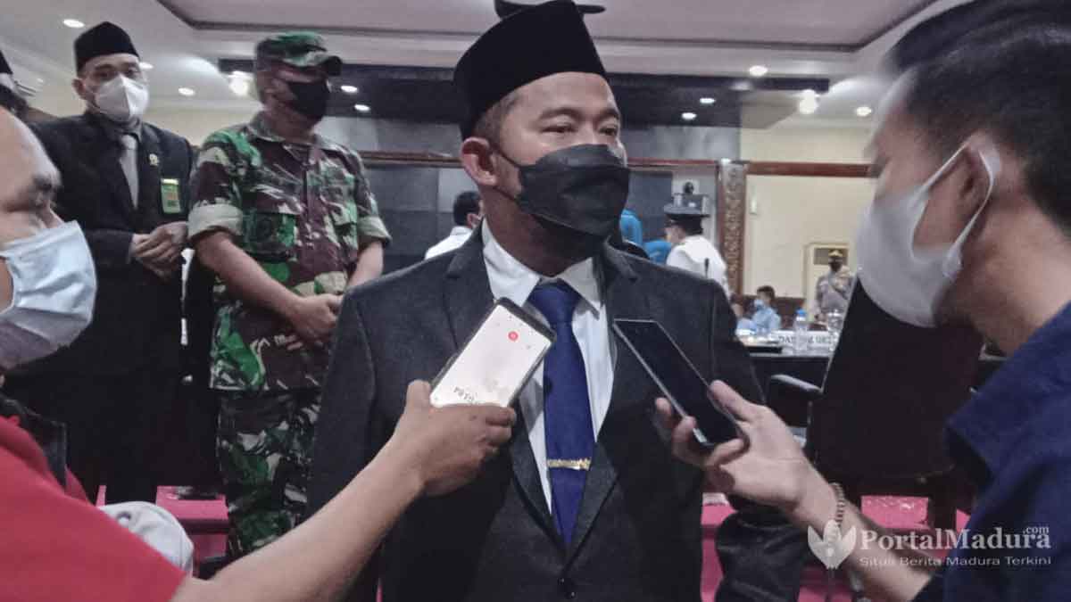 PAW Kades Gunung Kembar Dilantik, Bupati Sumenep Ingatkan Jangan Seenaknya Sendiri