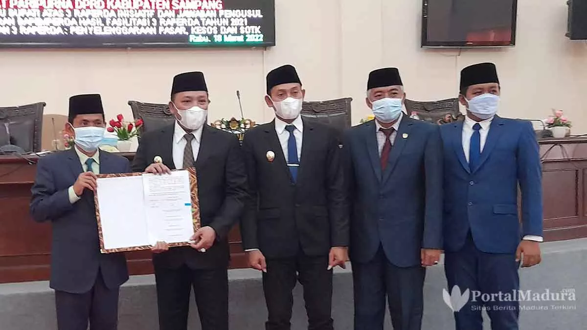 Gelar Rapat Paripurna, DPRD Sampang Sahkan Tiga Raperda Inisiatif