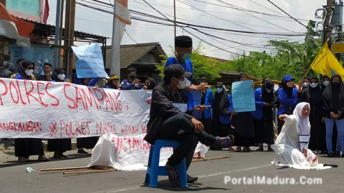 Demo PMII, Bawa Keranda ‘Tangkap Mafia Selangkangan’