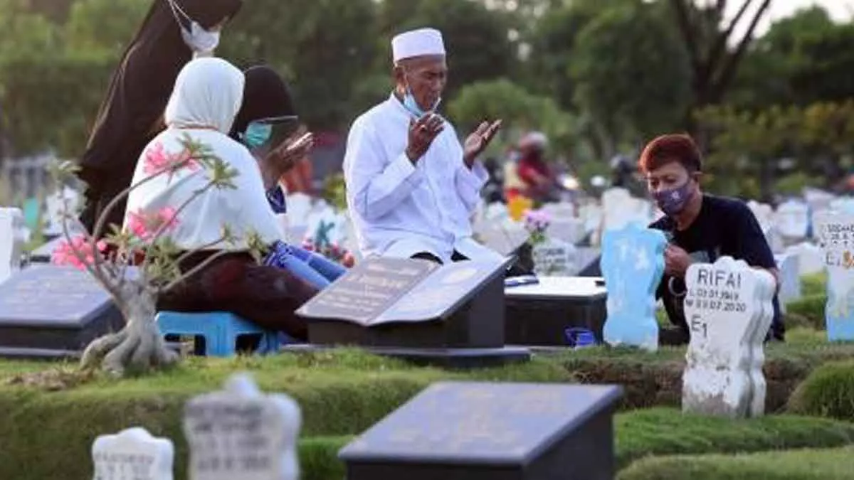 Umat Islam, Ini 7 Hadis Penjelasan Hukum Ziarah Kubur Jelang Ramadan