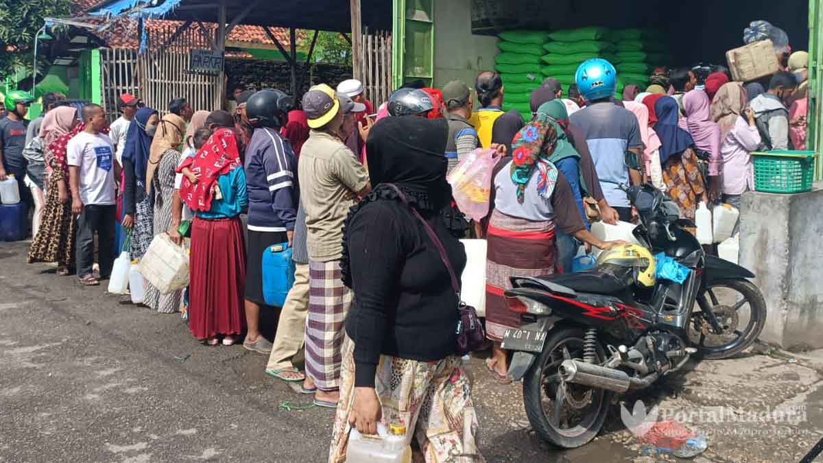 Jelang Ramadan, Warga Sampang Tetap Kesulitan Dapat Minyak Goreng