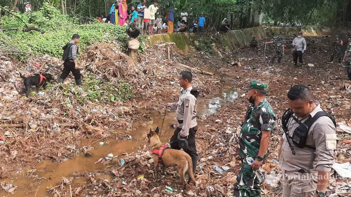 Polres Sumenep Terjunkan 2 Anjing Pelacak Bantu Cari Anak SD Terseret Arus Sungai