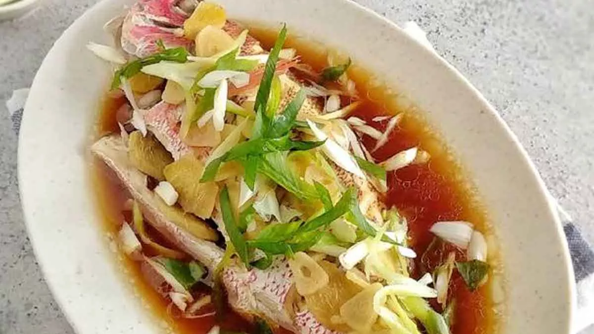 Resep Ikan Kukus Saus Tiram, Hidangan Nikmat Tanpa Minyak