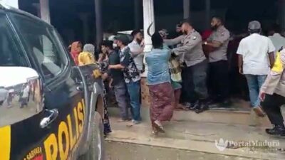 Sekretariat Pilkades Panaguan Proppo Pamekasan Dirusak Warga