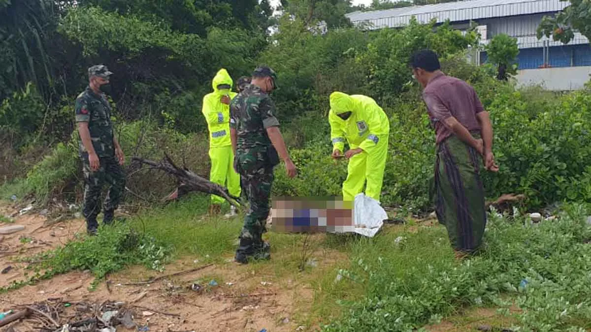 Sudah Busuk, Mayat Pria Tanpa Identitas di Pinggir Pantai Tarebung Sumenep