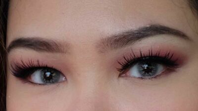 Ceriakan Riasan Mata Sipit dengan 5 Warna Eyeshadow Ini