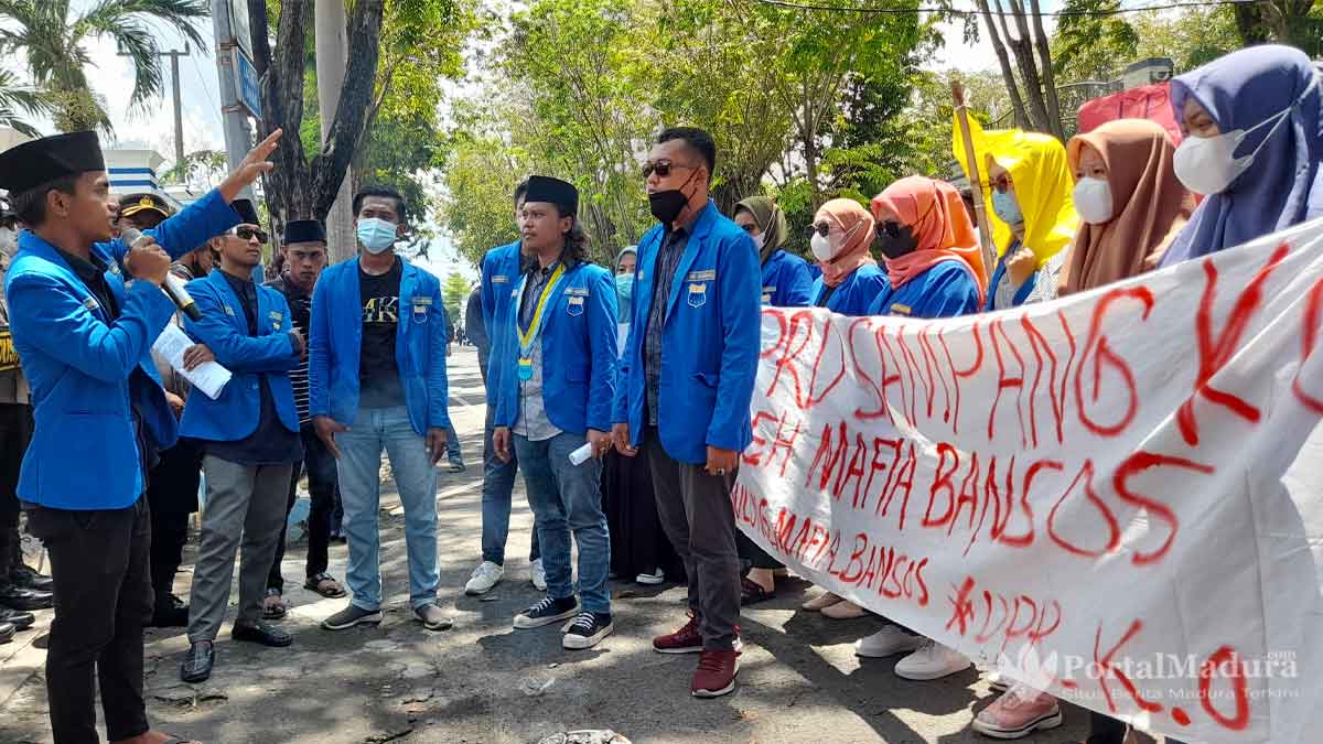 Masalah BPNT, PMII Sampang Demo Kantor Dewan