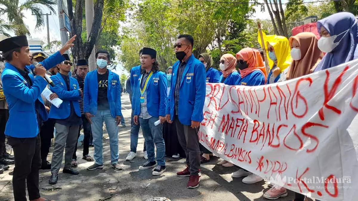 Masalah BPNT, PMII Sampang Demo Kantor Dewan