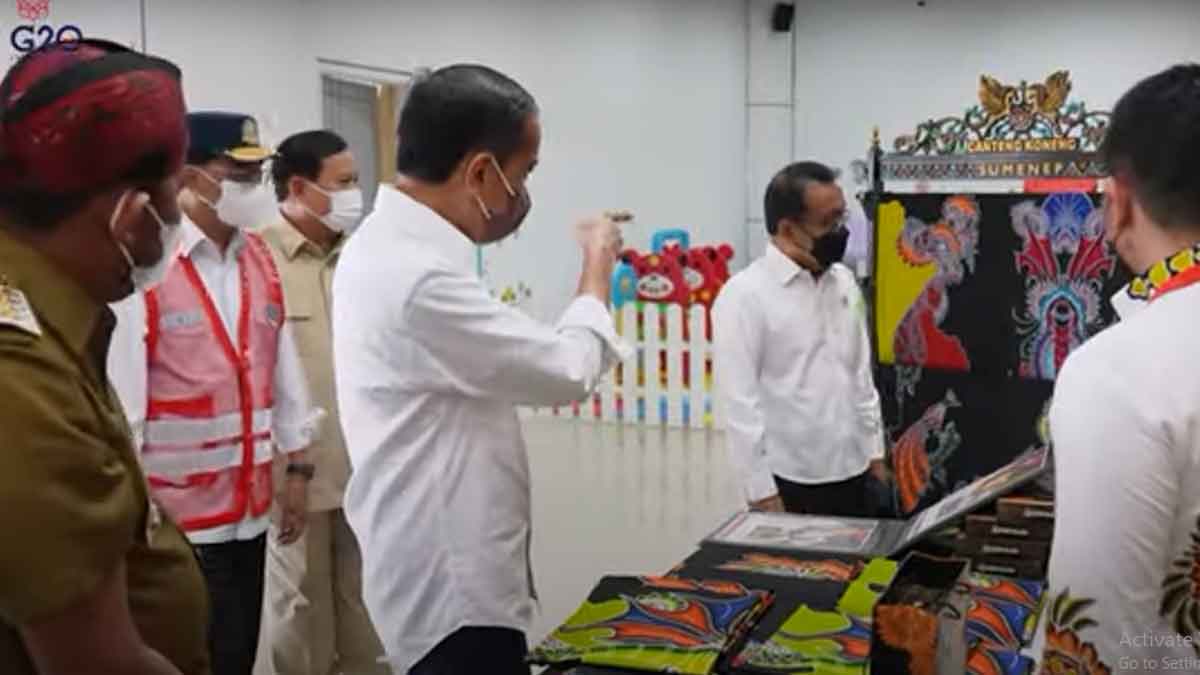 Bupati Fauzi Kenalkan Produk UMKM, Presiden dan Menhan Beli Udeng Blangkon