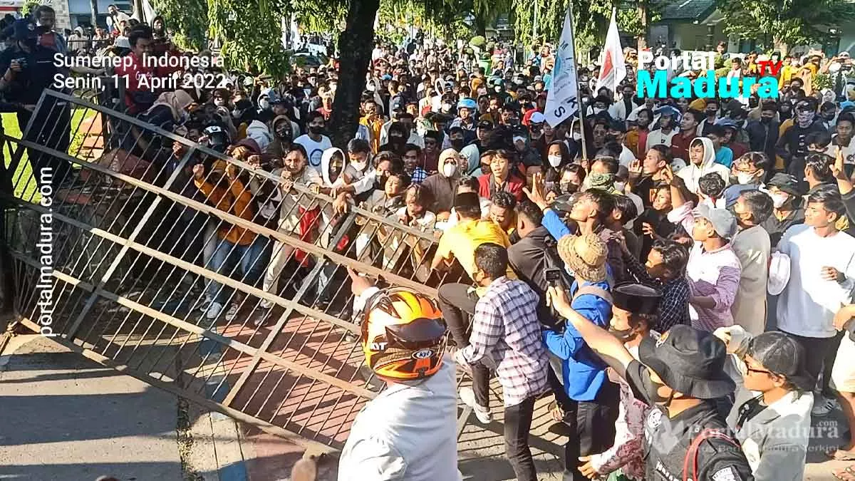 Tak Ada Perbaikan Pagar DPRD Sumenep Pasca Didobrak Massa Aksi 11 April