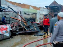 Kerugian Kebakaran 4 Kios Pasar Lenteng Capai Rp500 Juta
