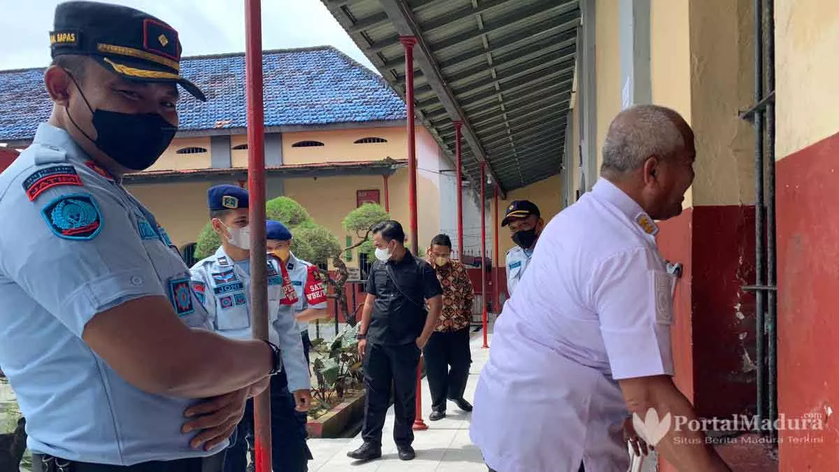 Kunjungi Rutan Sumenep, Dirkamtib Ingatkan SOP Penjagaan