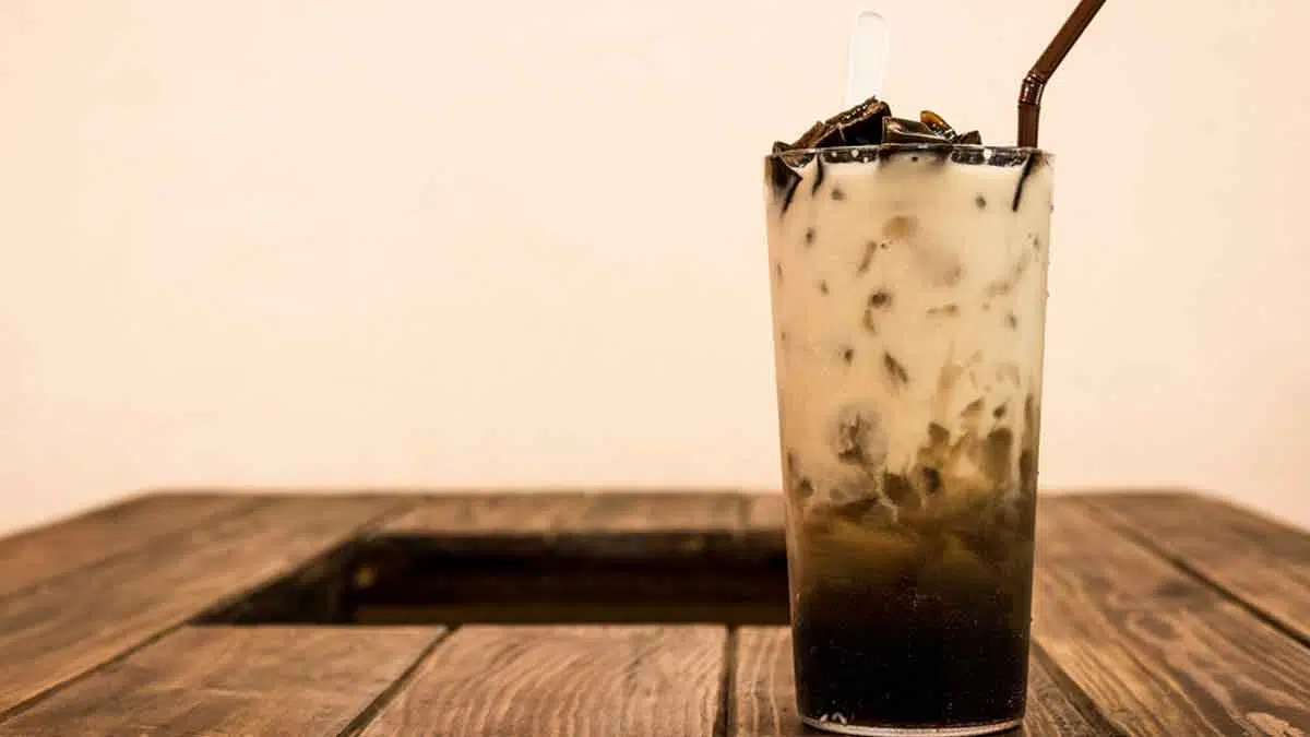 Menu-Takjil-Es-Teh-Cincau-Hitam-yang-Menyegarkan