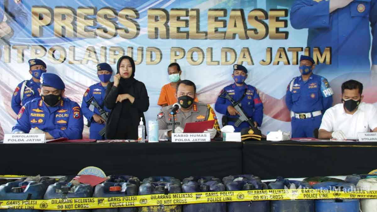Ditpolairud Polda Jatim Amankan 4,5 Ton BBM Bersubsidi di Pelabuhan Dungkek Sumenep