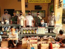 Polisi Amankan 100 Botol Miras Milik 2 Pedagang di Arjasa Sumenep