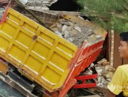 Rem Blong, Truk Tabrak Rumah Warga Sopir Tewas
