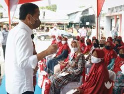Sambangi 2 Pasar Tradisional di Sumenep, Jokowi Salurkan BMK & BLT Minyak Goreng