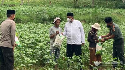 Temui Petani di Sawah, Safari Ramadan ala Bupati Fauzi dan Forkopimda Sumenep
