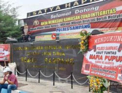 Warga Kirim Karangan Bunga, Usut Tuntas Mafia Pupuk di Sampang