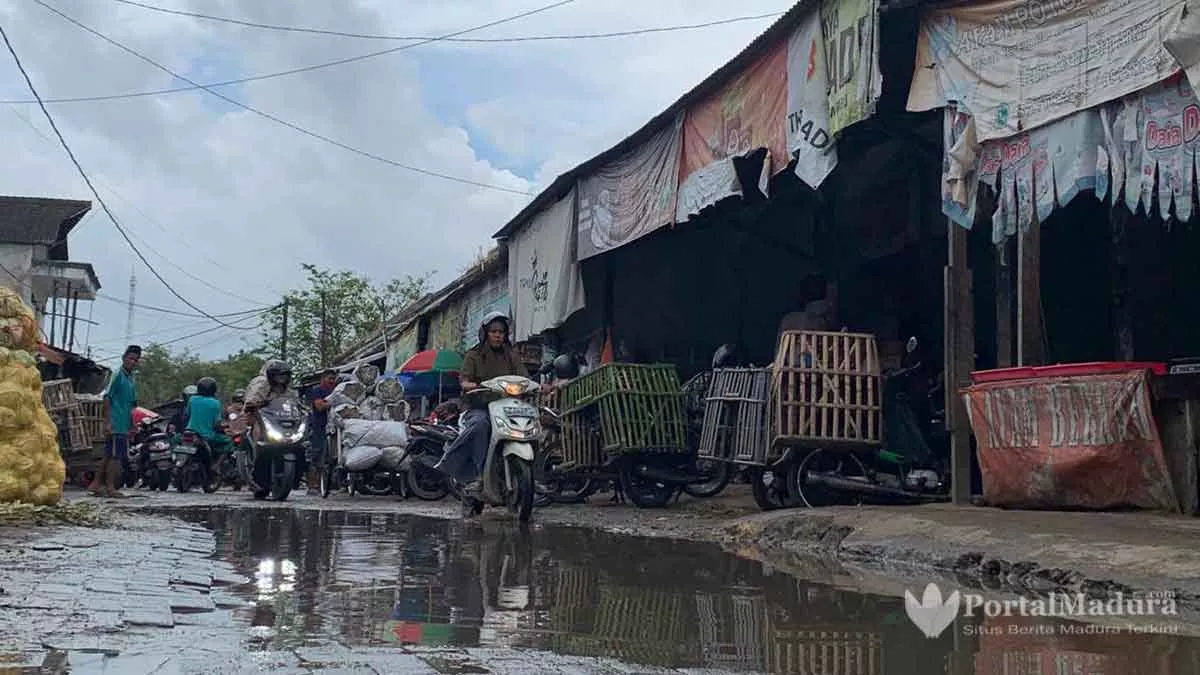 Pengunjung Tak Betah, Pasar Anom Sumenep Bau Busuk