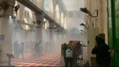 polisi israel serang masjid al aqsa palestina