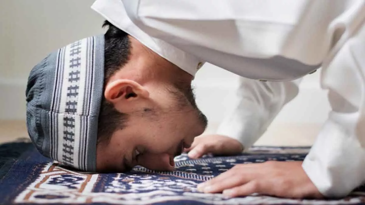 Benarkah Dahi Hitam Sebagai Tanda Sujud? Ini Jawabannya