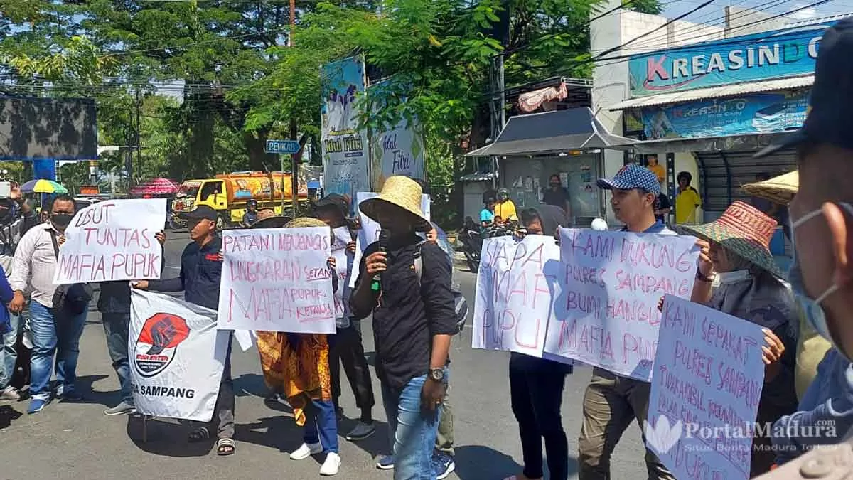 Demo Polres Sampang, Petani Tuntut Petugas Usut Mafia Pupuk