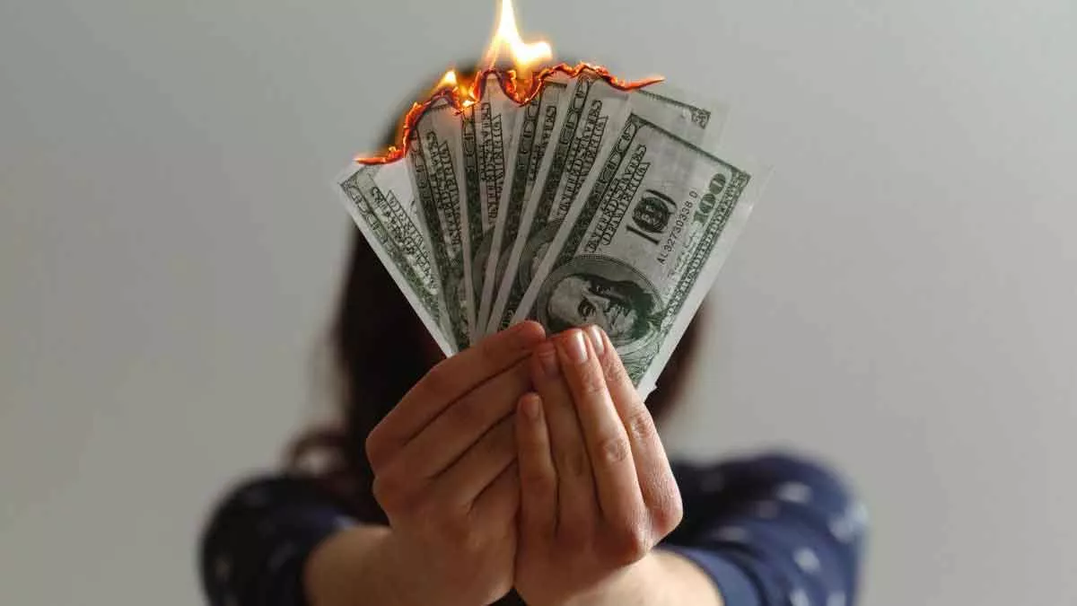 Kenali 4 Tanda Orang Boros Uang, Apakah Anda Salah Satunya?